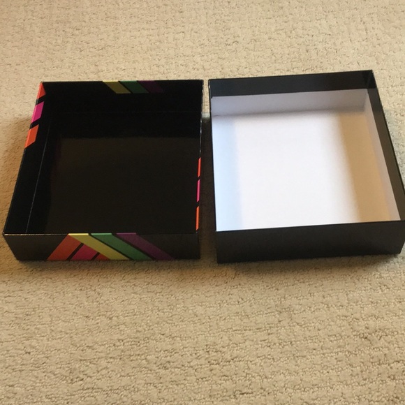 Bob Mackie Gift Box - Picture 4 of 6